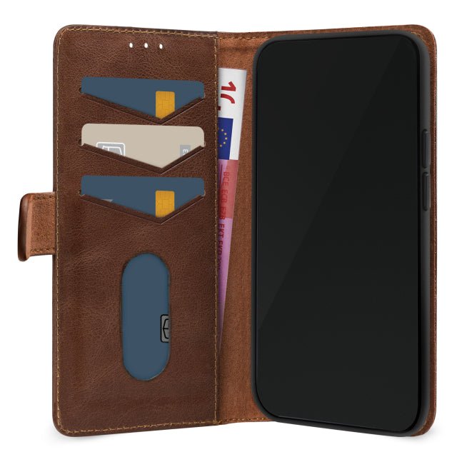 Mobilize Leather Wallet Apple iPhone 17 Pro Brown - Simple kopen bij Microforce | Apple - specialist & refurbished expert | Gratis afhalen in Gentbrugge, Antwerpen & Oudenaarde of snelle levering in België!